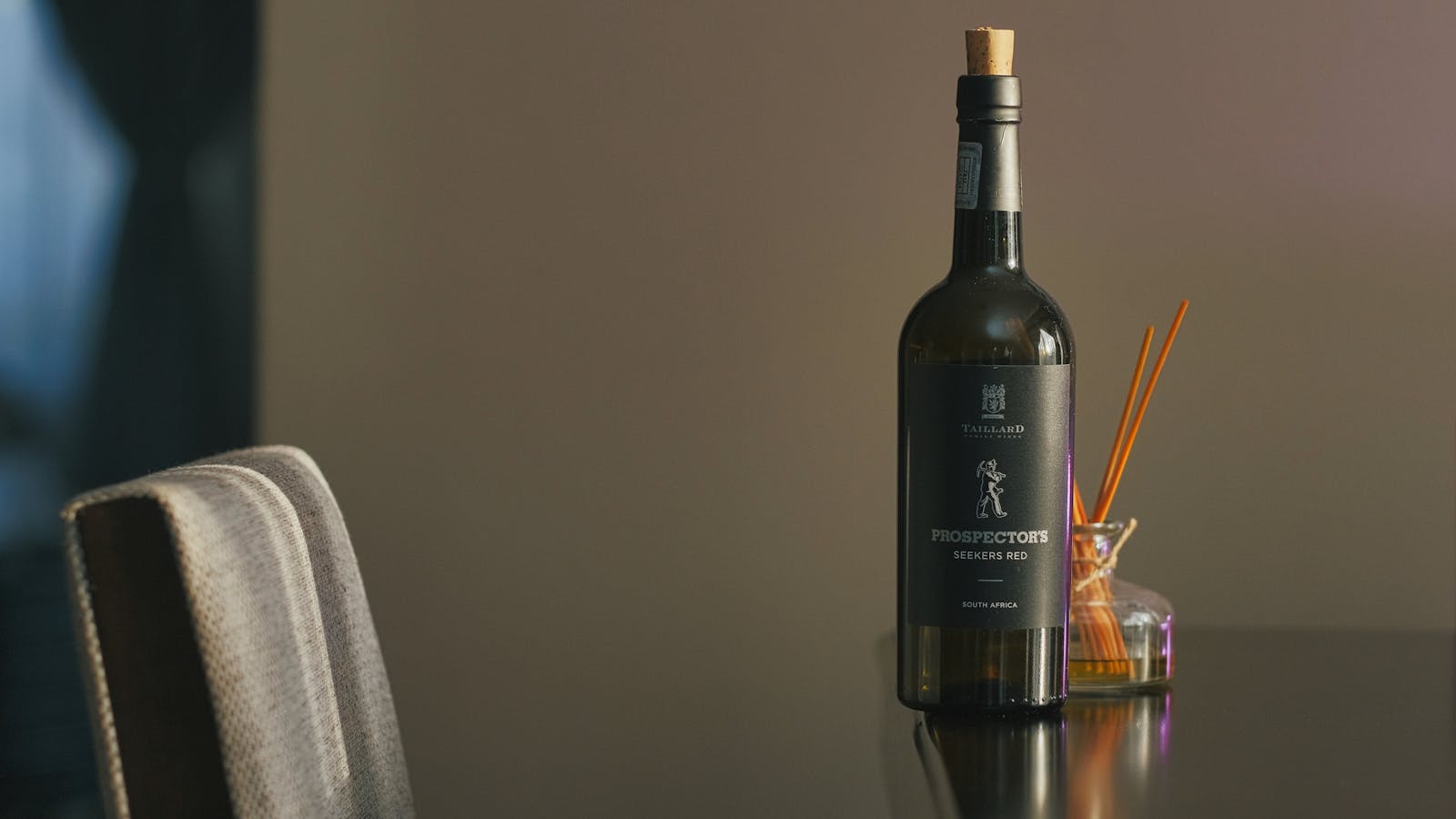 vancroft Reserva 2021 — the wax-sealed bottle photographed against linen.